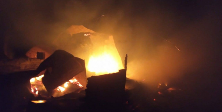Вночі під час пожежі на Рівненщині у будинку знайшли тіло (ФОТО)
