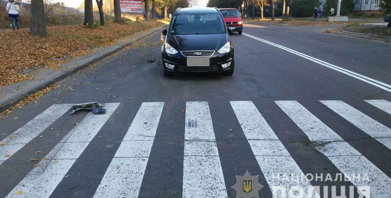 Чергова ДТП на Макарова: під колеса автівки потрапила дівчинка 