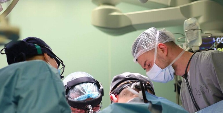 Юнаку із Рівненщини в межах критичного часу доставили донорське серце гелікоптером 