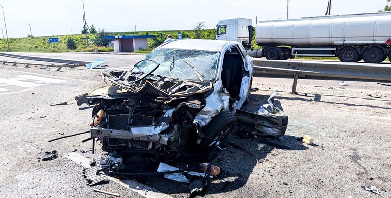 В ДТП біля Рівного водію легковика відірвало ноги В ДТП біля Рівного водію легковика відірвало ноги