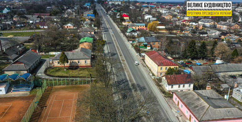В Острозі відновлюють важливу центральну дорогу