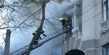 В Одесі загорілась будівля з студентами всередині (ВІДЕО)