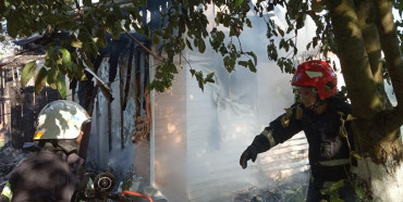 У Млинові рятувальники гасили пожежу у будинку (ФОТО)