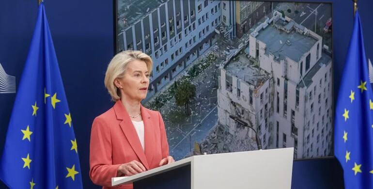 Єврокомісія планує перевести майже €200 млрд заморожених російських активів на відбудову України після завершення війни Єврокомісія планує перевести майже €200 млрд заморожених російських активів на відбудову України після завершення війни