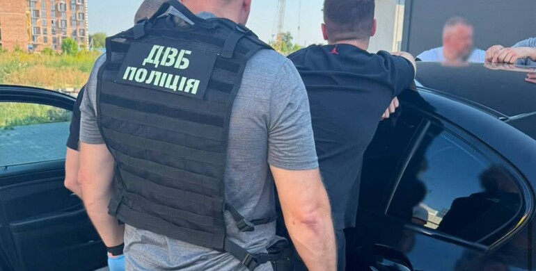Допомагали «складати» екзамени з водіння: на Рівненщині викрито братів-близнюків 