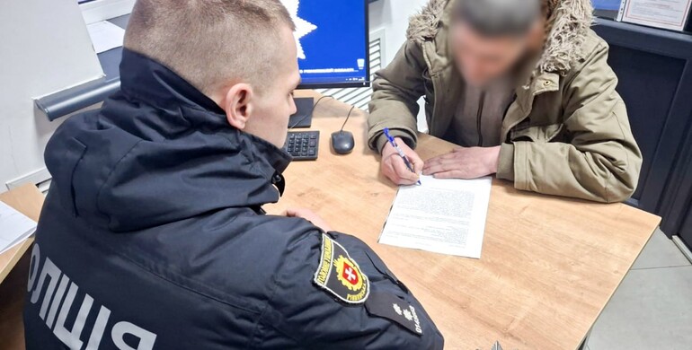 У Рівному чоловік запускав салюти 