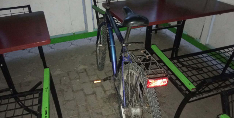 У Дубно пограбували піцерію - грабіжник забув велосипед