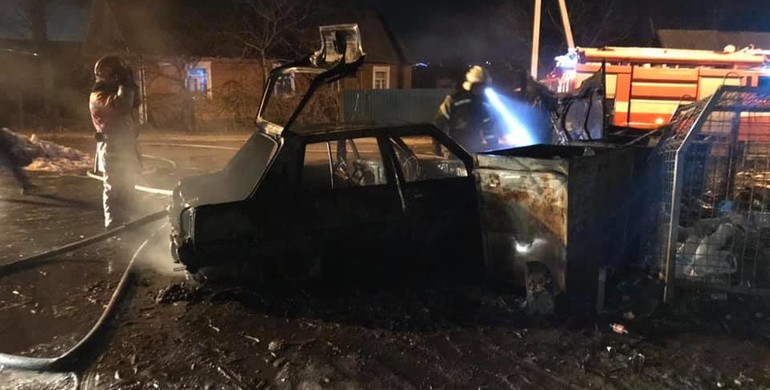 Вночі на Рівненщині згорів легковий автомобіль (ФОТО) 