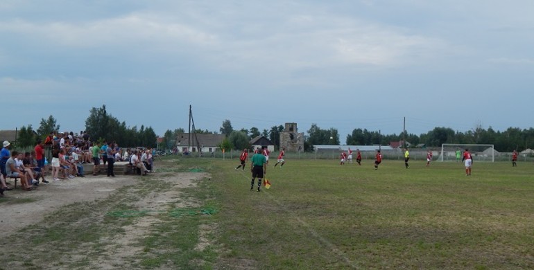 На Березнівщині відкрили футбольний стадіон
