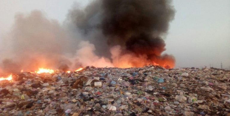 Поблизу Бармаків горить сміттєзвалище (ФОТО)