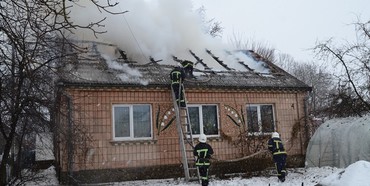 На Рівненщині спалахнув дах житлового будинку (ФОТО) 