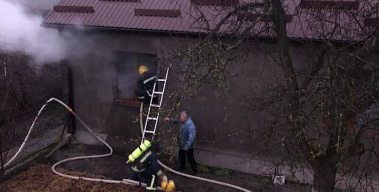 На Рівненщині чоловік намагався себе спалити На Рівненщині чоловік намагався себе спалити