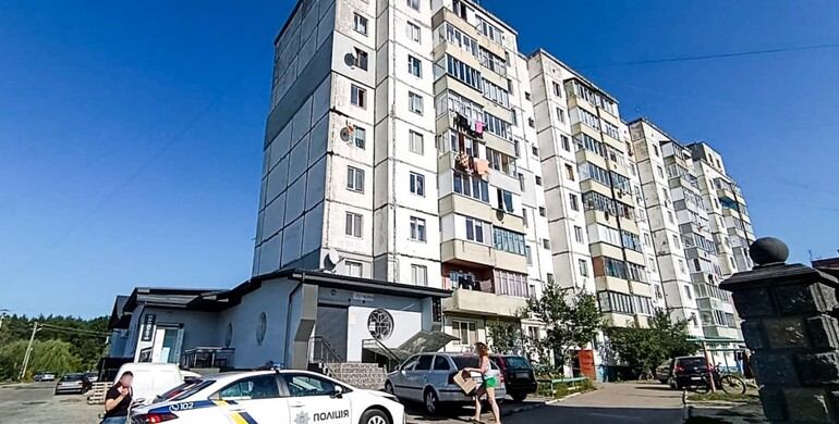 У Костополі малолітня дівчинка випала з вікна У Костополі малолітня дівчинка випала з вікна
