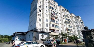 У Костополі малолітня дівчинка випала з вікна