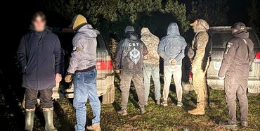 На Рівненщині затримано чотирьох чоловіків за організацію незаконного перетину кордону 