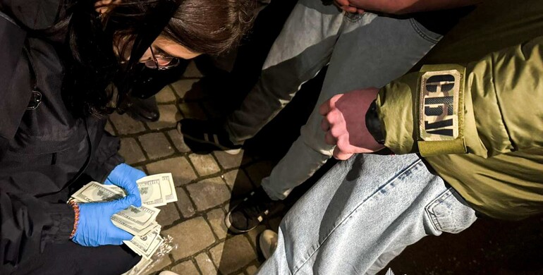 На Рівненщині затримано чотирьох чоловіків за організацію незаконного перетину кордону 