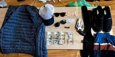 У Рівному чоловік пограбував пенсіонера, який знімав готівку у банкоматі 