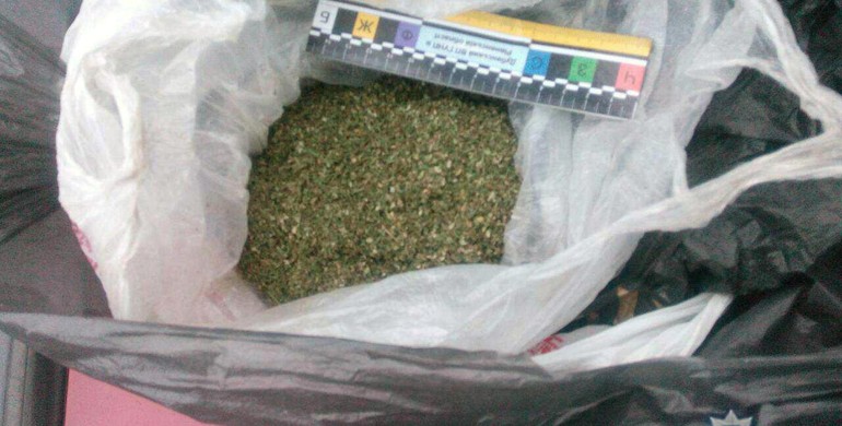 42-річний житель Рівненщини перевозив макову соломку та марихуану