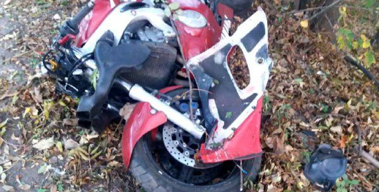 У Рівному чергове ДТП: мотоцикліст розбився на смерть (ФОТО)