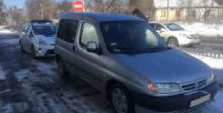 Рівненські митники знайшли автівку, яку нібито назавжди вивезли з України