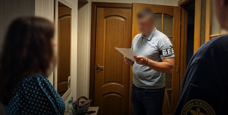 Правоохоронці обшукали Рівненську митницю: повідомляють про зловживання на 2,3 млн грн