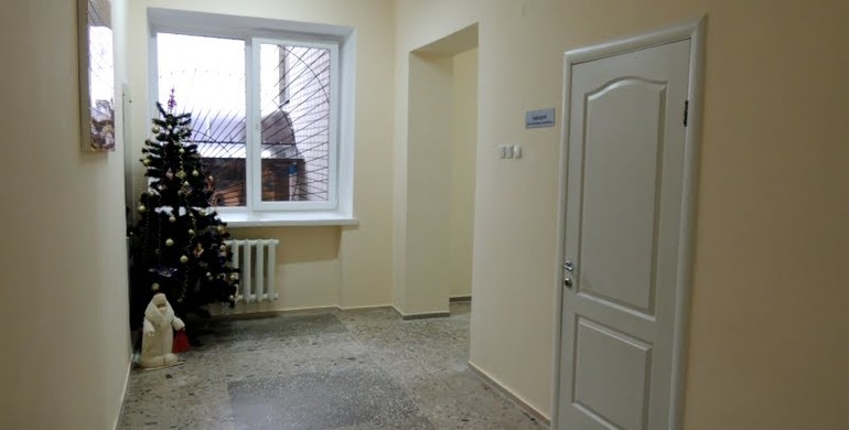 На Рівненщині будівельники зробили ремонт у жіночій консультації безкоштовно