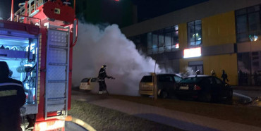 Вночі біля ITV згорів елітний «Mercedes», пошкоджено ще два автомобілі