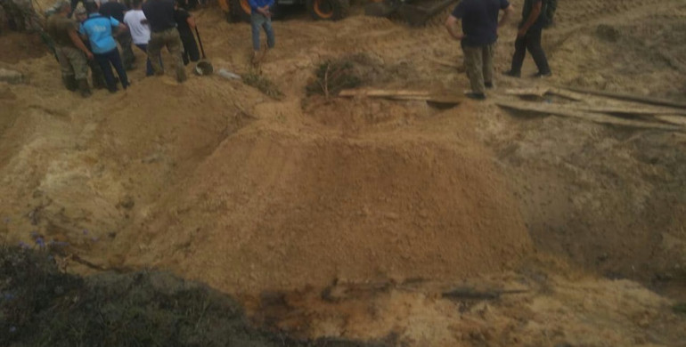У Сарнах через зсув піску загинула дитина (ФОТО)