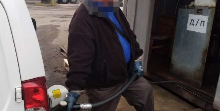 У Здолбунові власник «бензоналивайки» вдруге попався на нелегальному продажі пального (ФОТО)