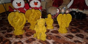 На рівненському ринку продають унікальні різдвяні воскові фігурки-свічки