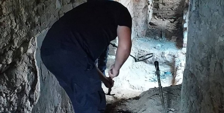 У таємничому підземеллі Рівного знайшли артефакти