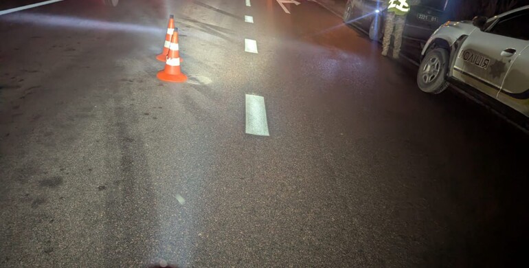 У Рівненському районі під колесами легковика загинув пішохід