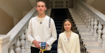 Двоє юних волонтерів з Рівненщини отримали президентські відзнаки «Майбутнє України»