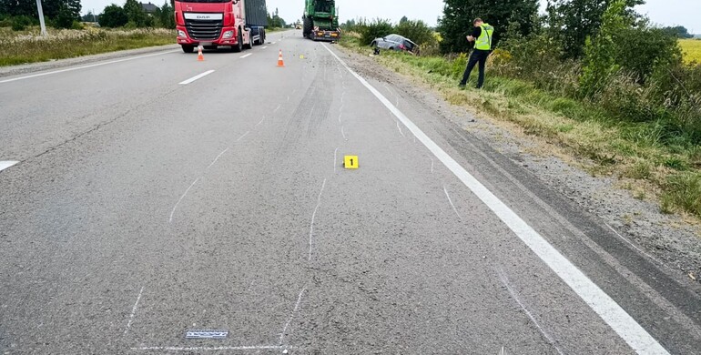 На Костопільщині внаслідок ДТП за участі трьох авто постраждали троє осіб 