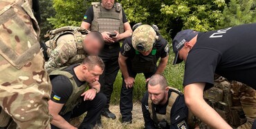 У Рівному чоловік погрожував зброєю та стріляв з вікна 