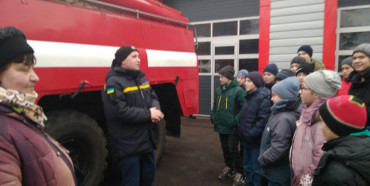 На Рівненщині школярі ходять на екскурсії до рятувальників