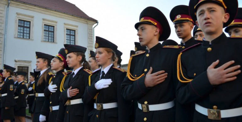 Випускників Рівненщини запрошують у коледж з посиленою військовою підготовкою