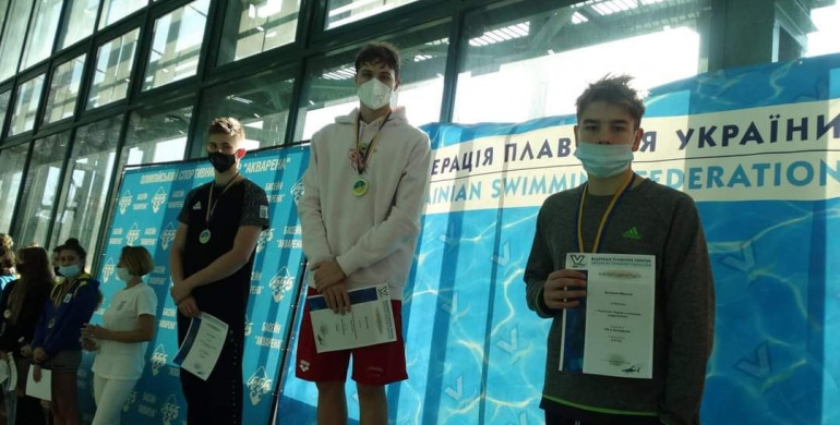 Рівненські плавці взяли вісім медалей на чемпіонаті України