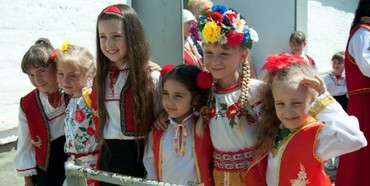Чотири країни ЄС просять Київ не обмежувати мови нацменшин