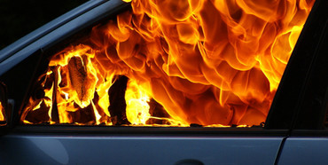 У Рівному спалили авто молодої дівчини