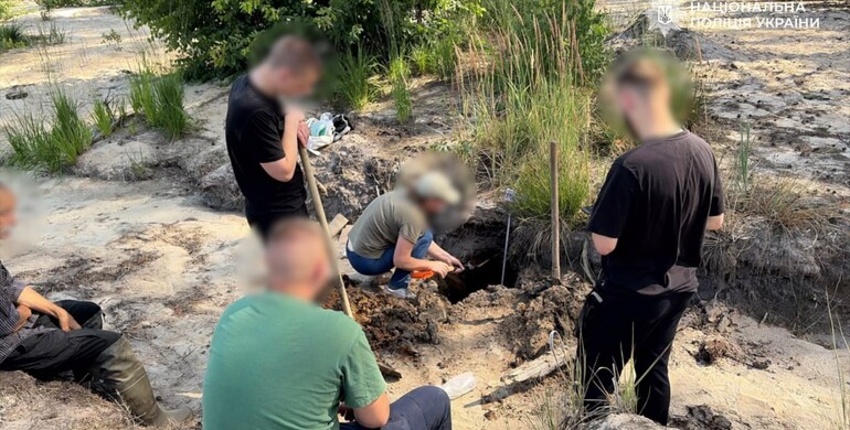 На Рівненщині Нацполіція продовжує масштабні заходи проти незаконного видобутку бурштину