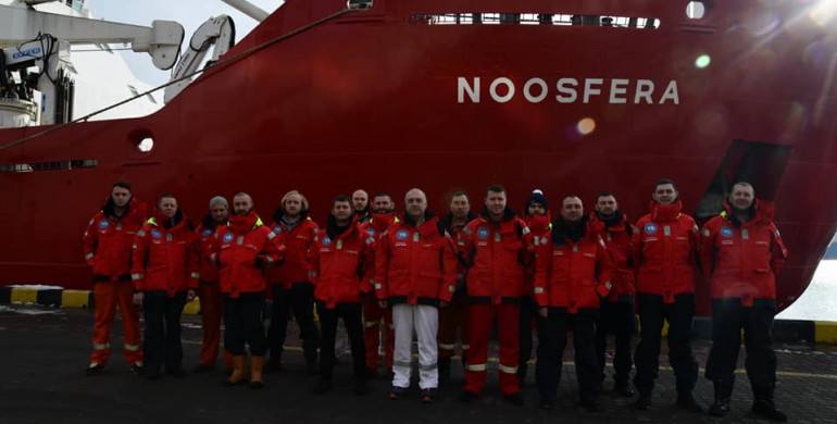 Криголам «Ноосфера» вперше вирушив до Антарктики: маршрут та наукова програма рейсу