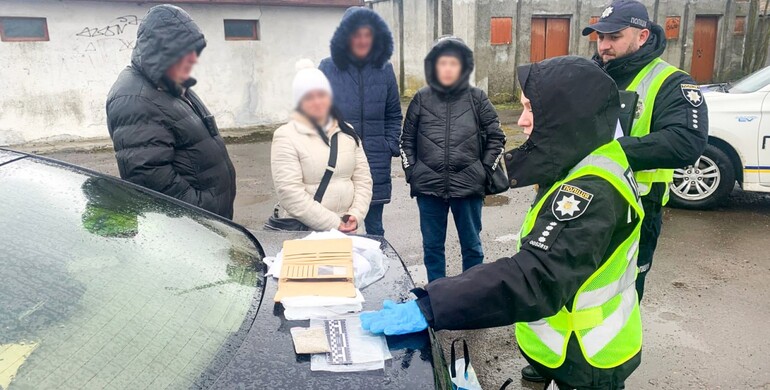 У Радивилові поліцейські затримали збувачку канабісу