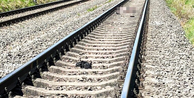 У Рівненському районі внаслідок наїзду потяга загинув неповнолітній