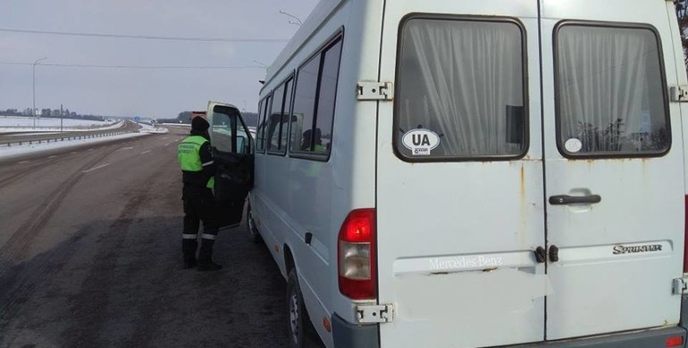 Інспектори Укртрансбезпеки у Рівненській області шукали порушників на трасі «Київ-Чоп»