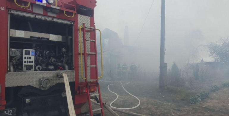 На Рівненщині 16 пожежників гасили пожежу у будинку (ФОТО)
