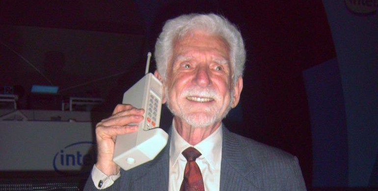 Сьогодні своє 35-річчя святкує мобільний телефон