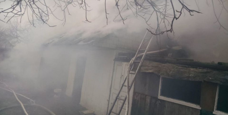 На Рівненщині трапилася пожежа у господарстві
