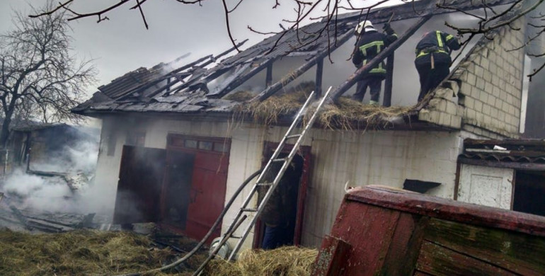 На Рівненщині трапилася пожежа у господарстві