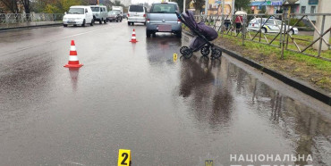 У Дубні водій легковика наїхав на коляску з немовлям
